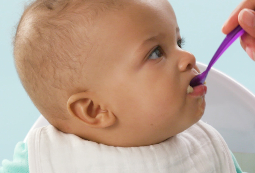 Introducing Solid Foods - When to Start Baby Food