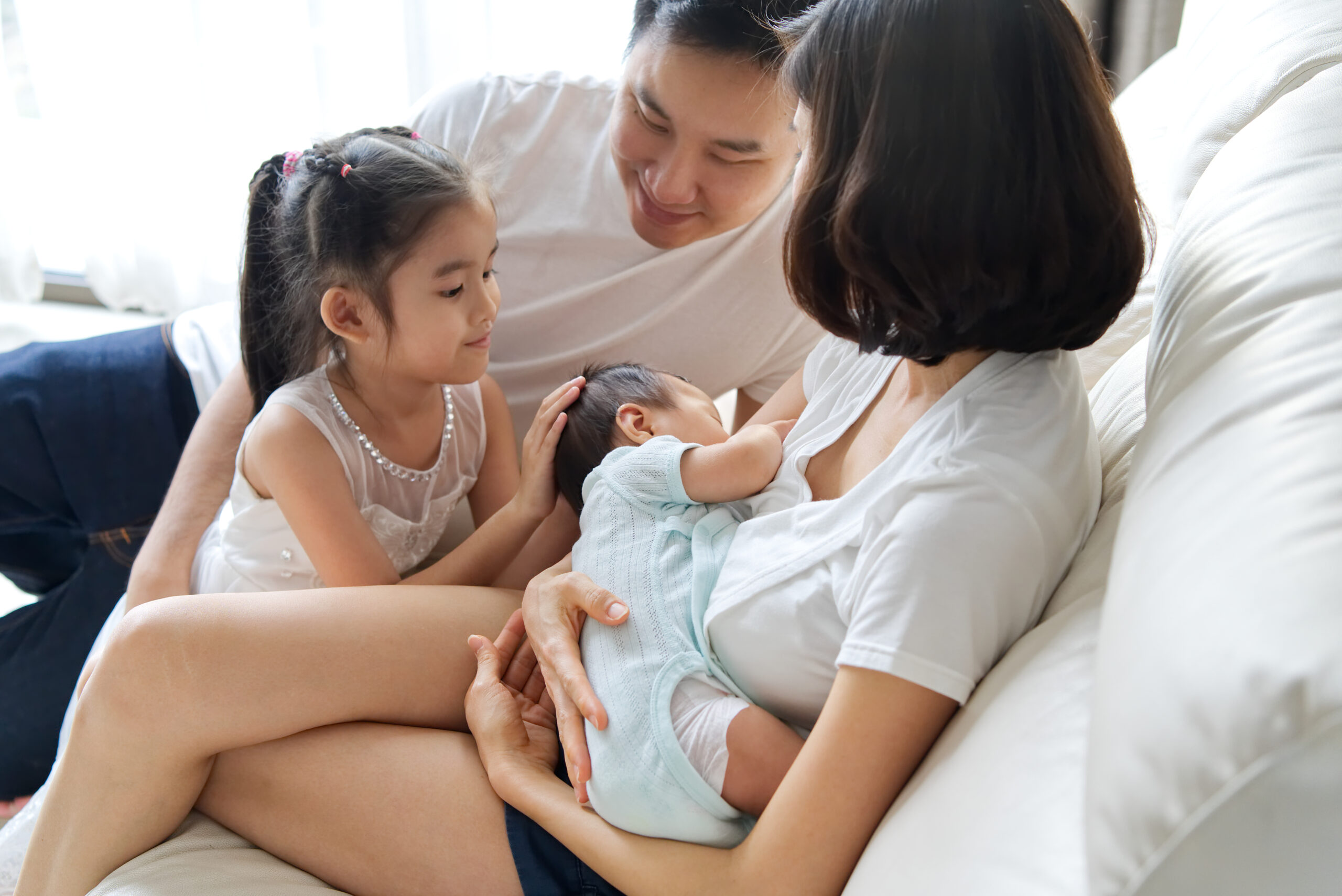 https://thousanddays.org/wp-content/uploads/2023/07/Asian-family-breastfeeding-scaled.jpeg